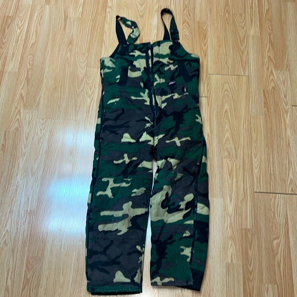 Kids Dickies camo suspenders/skipants 45-44 inches chest to leg taking offers